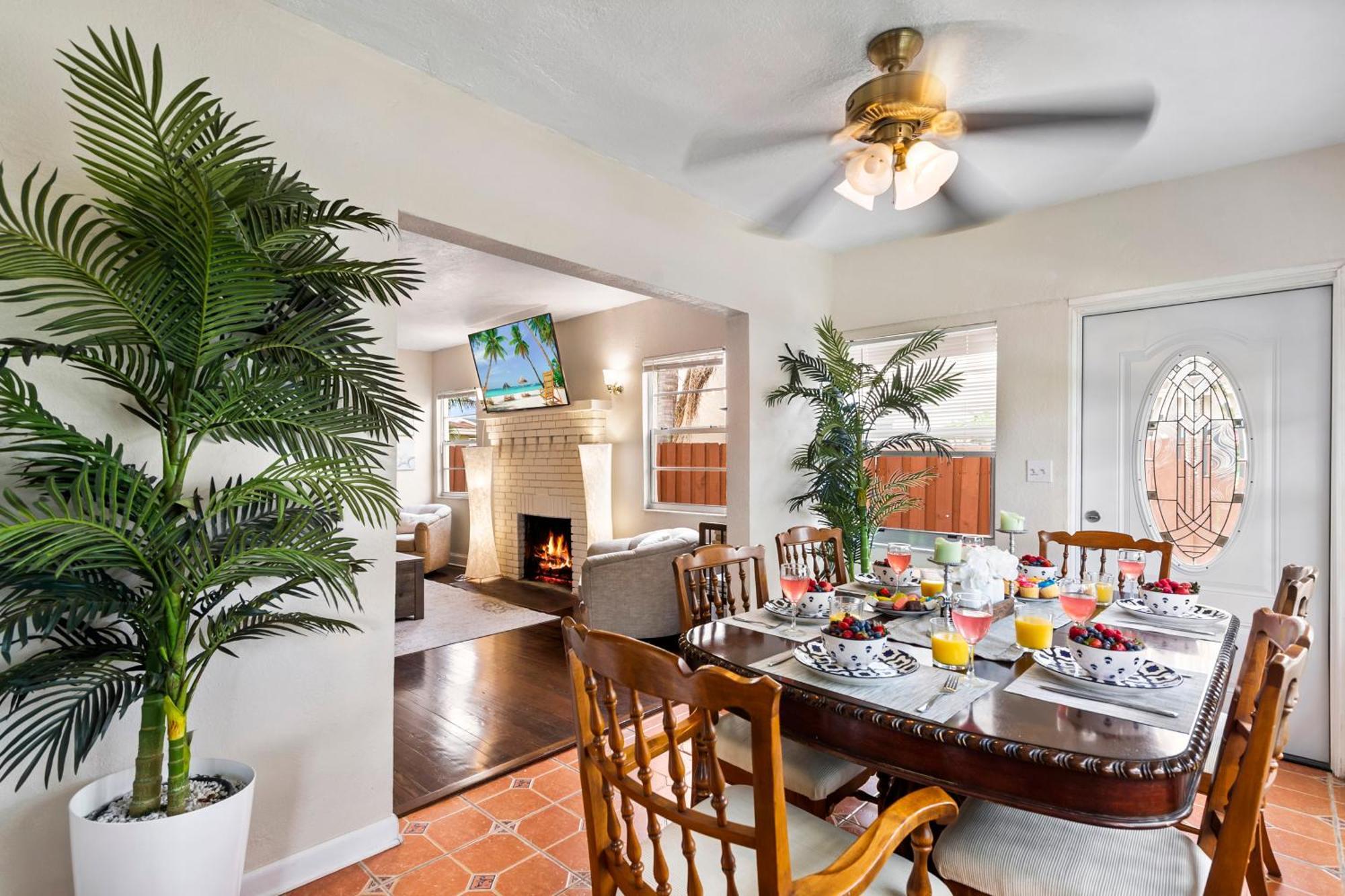 Chic Downtown Vacation Home And Guest Home West Palm Beach Extérieur photo